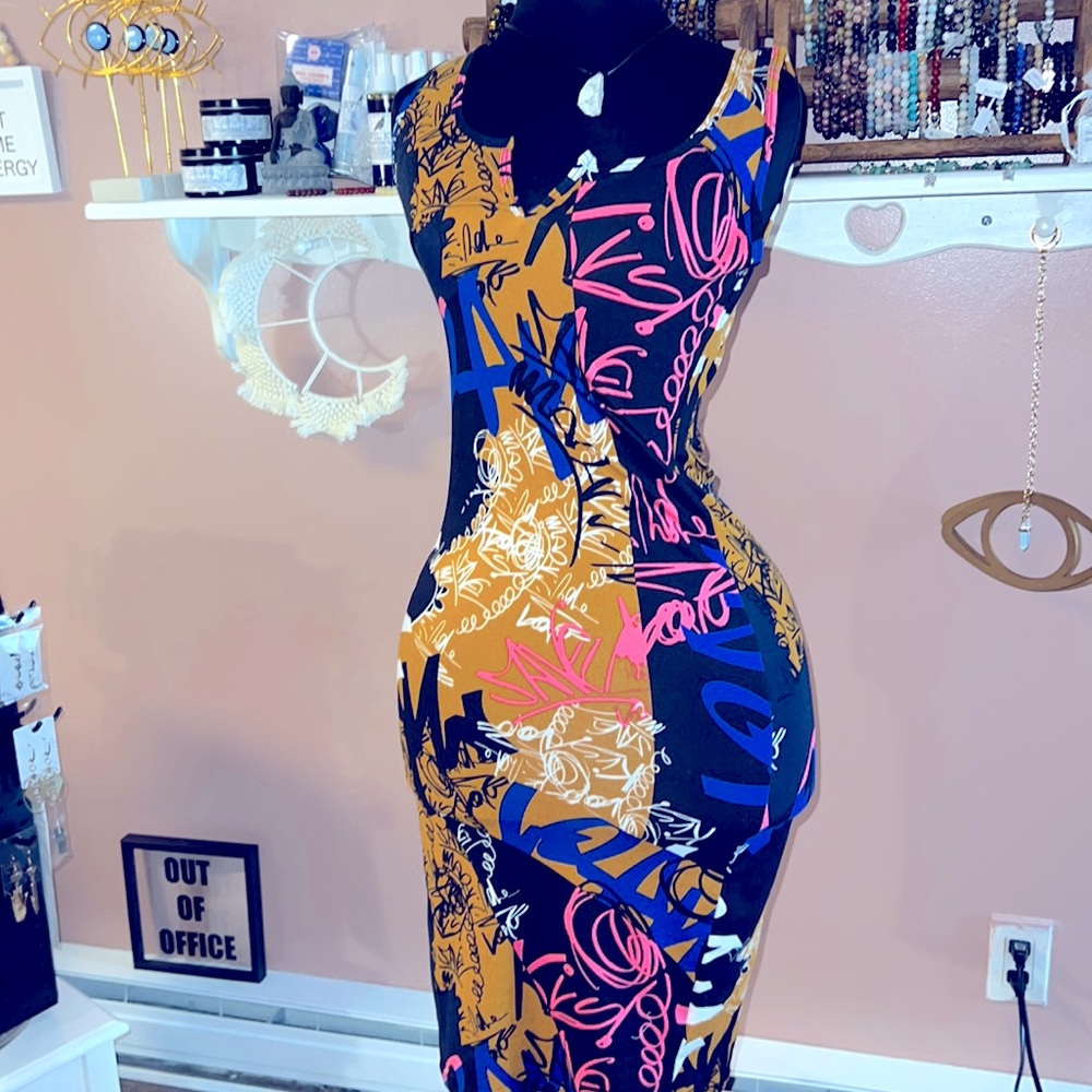 Graffiti print body con midi dress